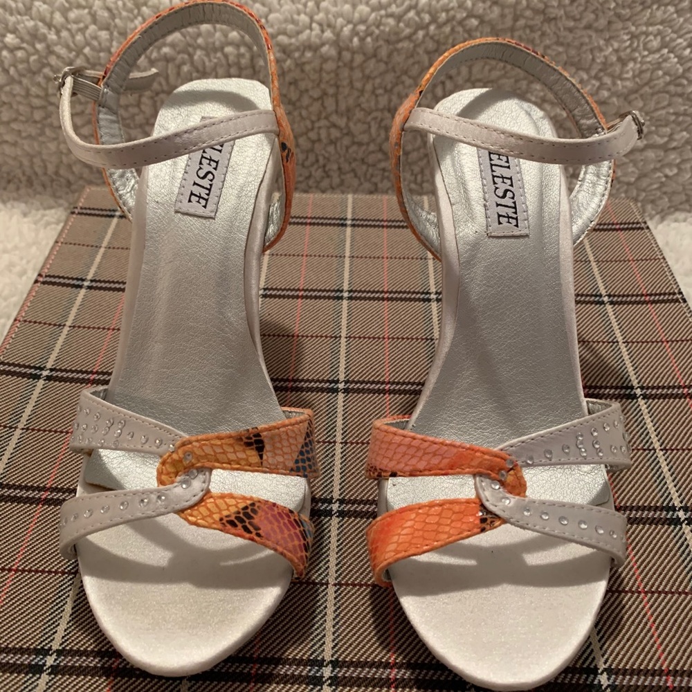 High heels sandals with diamonds.